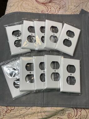 New! 10 Pack of White Duplex Receptacle Outlet Covers
